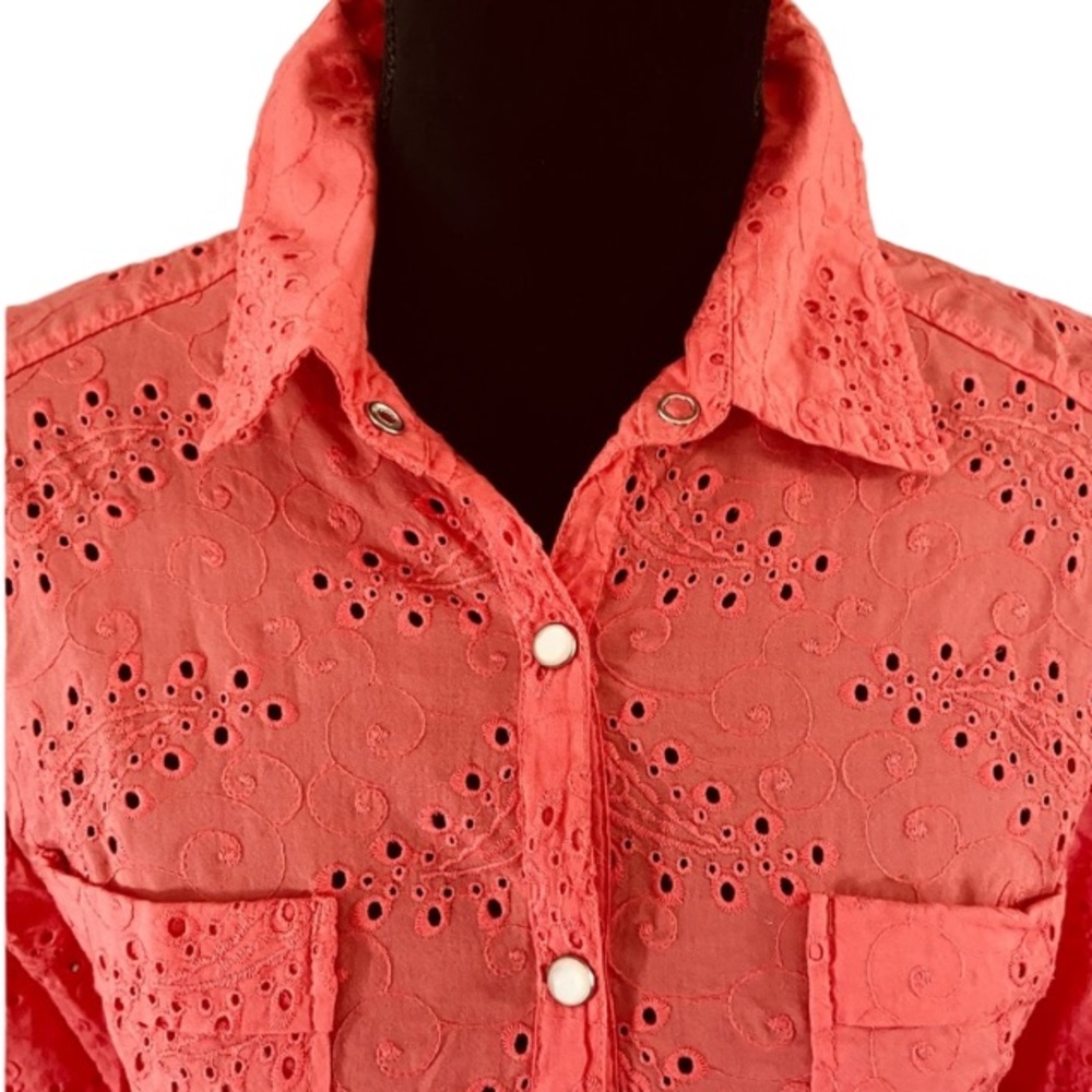 100%Cotton eyelet blouse🌻